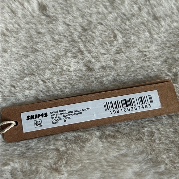 Skims Body Hip Enhancing Padded-Short Onyx - Picture 11 of 12